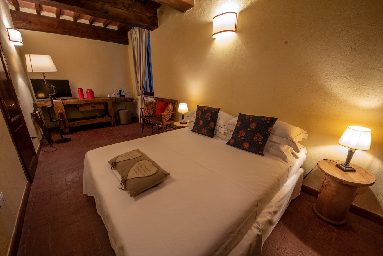 2-adjoining-rooms-tenuta-cinciano